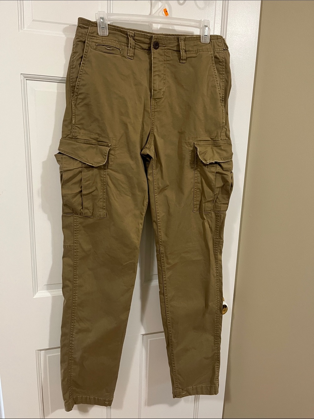American Eagle cargo 30 x 36”